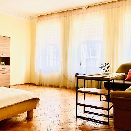 לבוב Apartment Near Opera On Horodotska 11 מראה חיצוני תמונה
