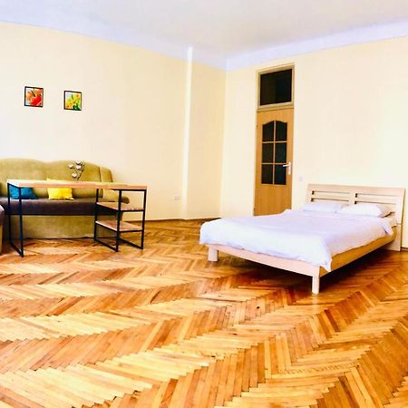 לבוב Apartment Near Opera On Horodotska 11 מראה חיצוני תמונה