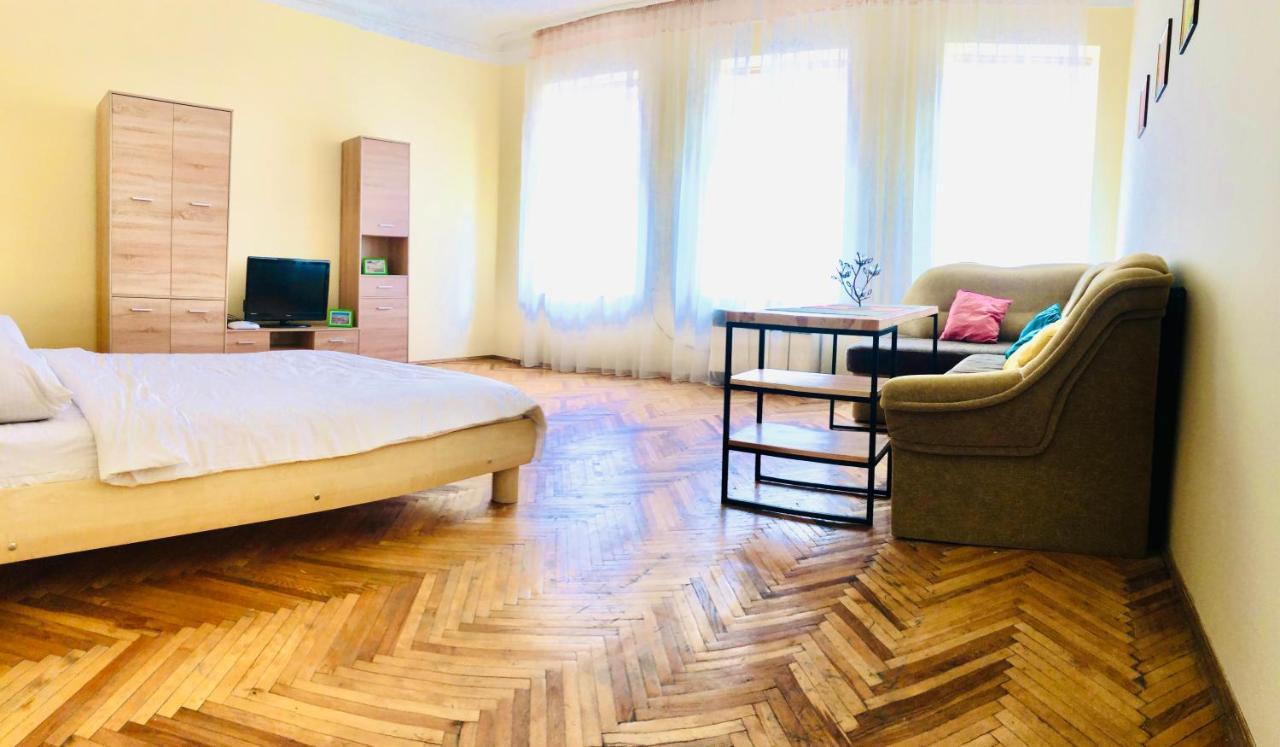 לבוב Apartment Near Opera On Horodotska 11 מראה חיצוני תמונה